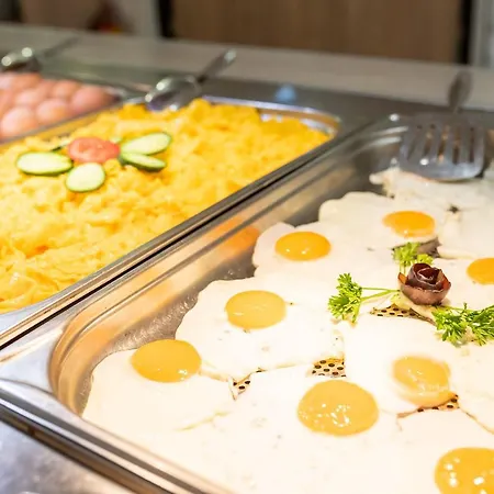 Trakia Plaza Hotel&apartments Szálloda 4*